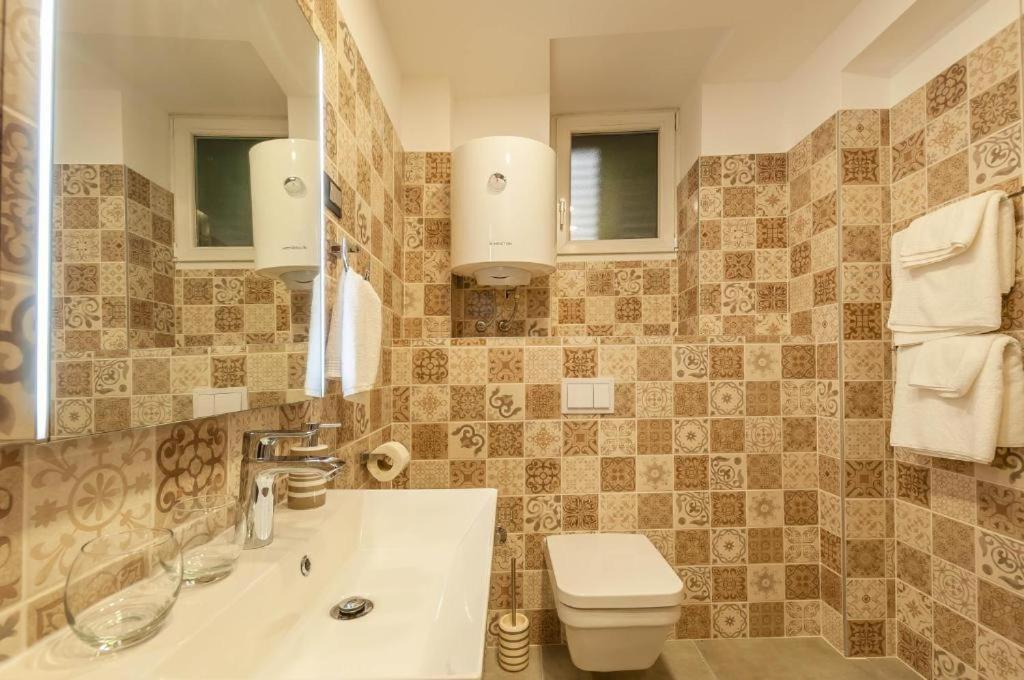 X Boutique Marinac Studio Apartments & Rooms Шибеник Екстер'єр фото