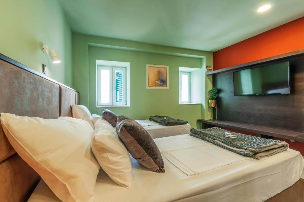 X Boutique Marinac Studio Apartments & Rooms Шибеник Екстер'єр фото