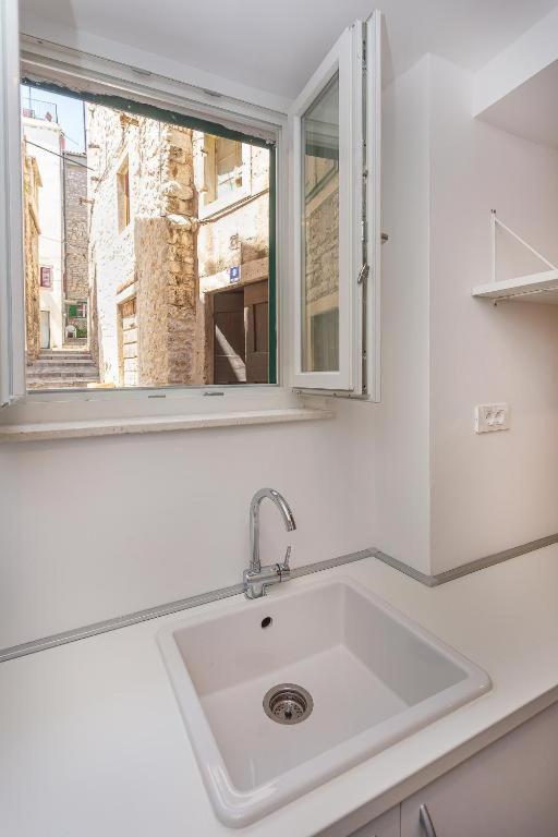 X Boutique Marinac Studio Apartments & Rooms Шибеник Екстер'єр фото