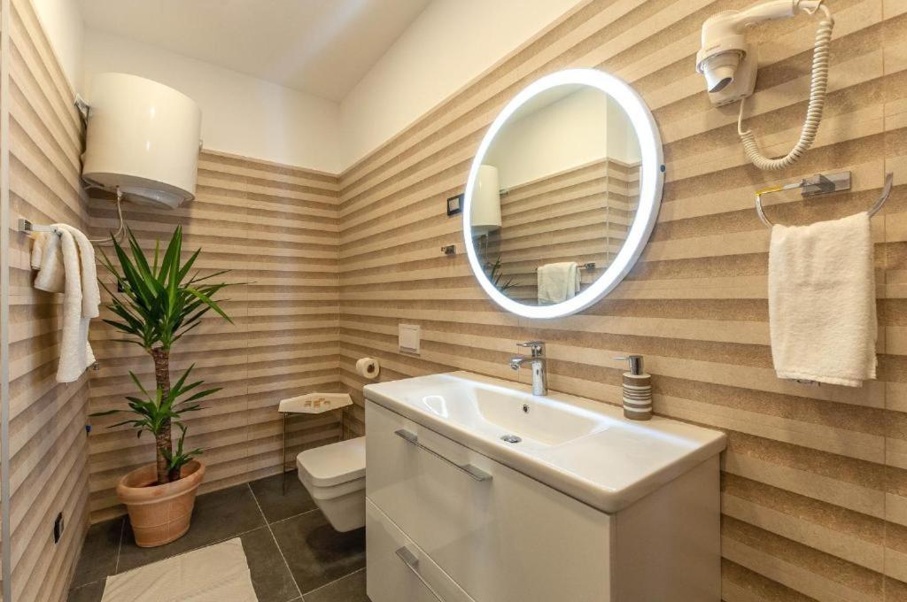 X Boutique Marinac Studio Apartments & Rooms Шибеник Екстер'єр фото
