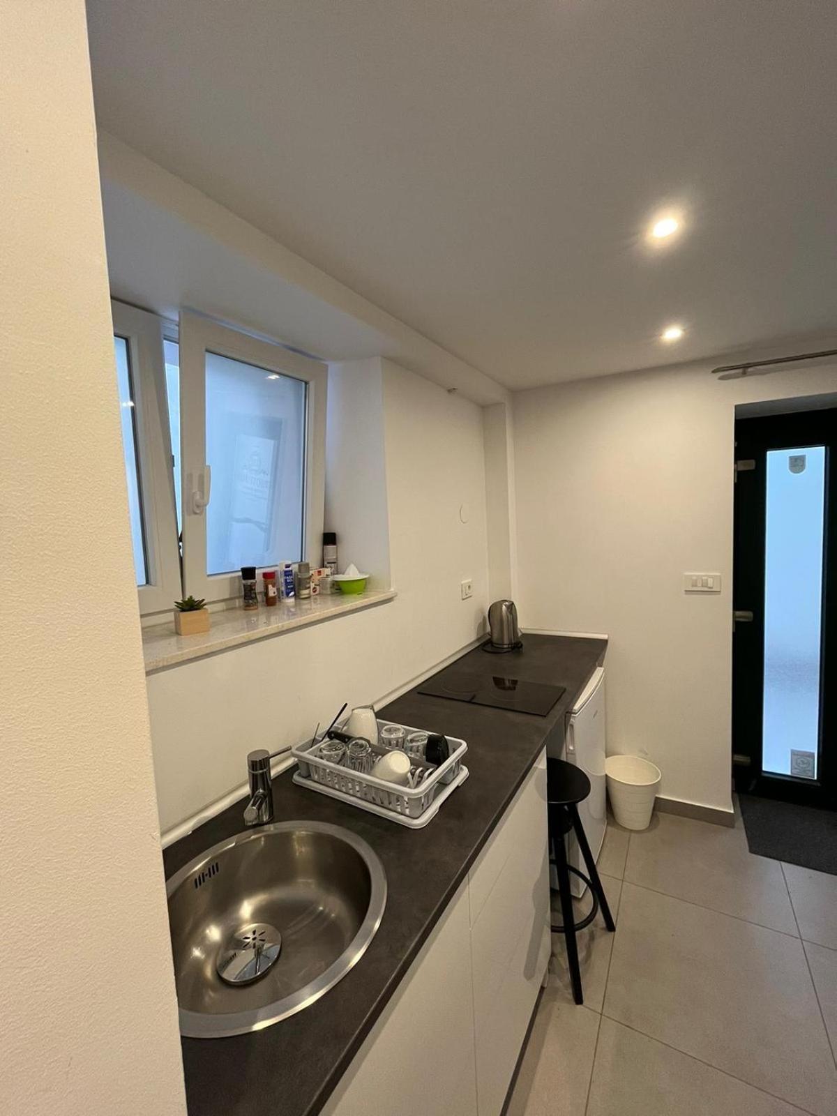 X Boutique Marinac Studio Apartments & Rooms Шибеник Екстер'єр фото