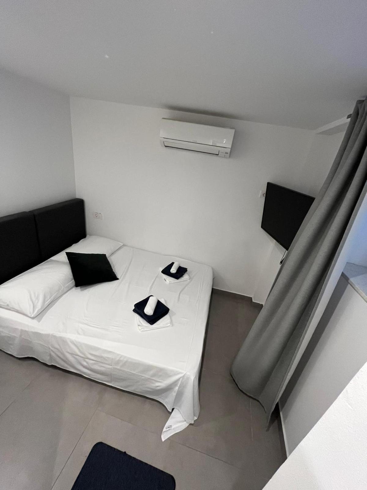 X Boutique Marinac Studio Apartments & Rooms Шибеник Екстер'єр фото